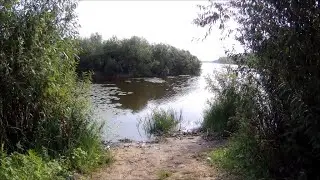 В палатках у реки. Сутки на природе. Готовим на углях и ловим рыбу!