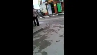 Бомж танцует стрипиз