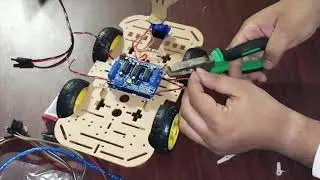 4WD Obsticle Avoiding Robot Car