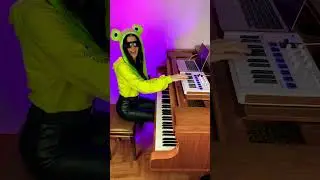 Axel F on piano 🐸