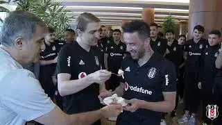 Futbolcumuz Gökhan Gönül’ün doğum günü kutlamasından görüntüler 🎬