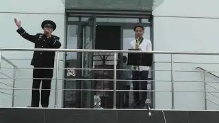 Военный вальс. Исполняет Григорий Силюков, аккомпанирует на саксофоне Ярослав Перепятенко.