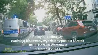 Radiowozy odjeżdżają z Hożej