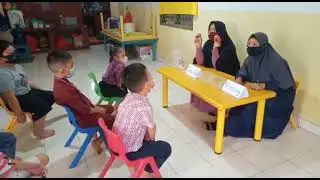 Percobaan tenggelam dan terapung dengan tema Air |