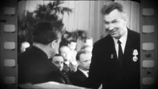 1965. Торжественное награждение работников завода.