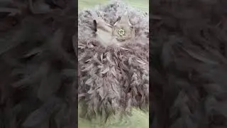 Платье с перьями