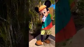 Meeting the characters in their new Bahamian outfits at Disney’s Lookout Cay at Lighthouse Point