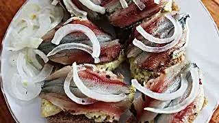 Бутерброды с килькой