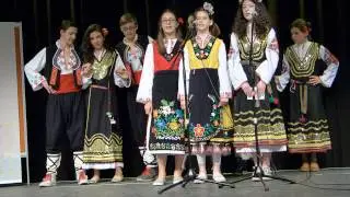 Kaтерино, моме - изпълняват шестокласници от българско училище в Германия