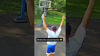 #trickshort His reaction was PRICELESS. 藍😂 (via @SpLaShDaD) #hoops #basketball