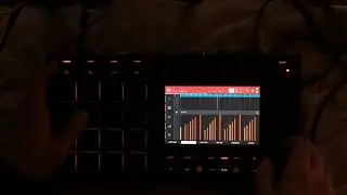 Akai MPC LIVE - Creating the Drum Beat - Stock Sounds [High Quality]