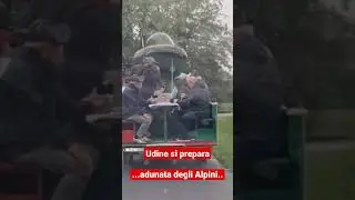 Udine si prepara ... alpini pranzano ... viaggiando col trattore 😂😂😂