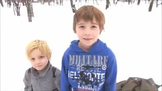 Закаляемся! Обтирание снегом! Дети зимой