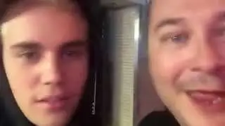 Justin et Cauet singing What Do You Mean