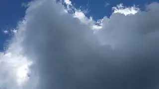 Дом у озера. Вышел позагорать.
