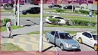 Двух самокатчиков сбил автомобиль в Сургуте