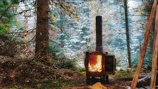 Snow at the Bushcraft Campsite - Winter Camping and Shelter Build