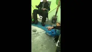 Рыбачить на махалки можно и так...