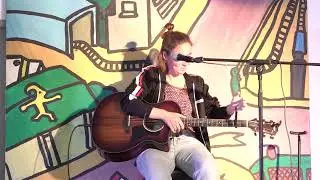 Küchentisch Konzert w/ Lina Kramer
