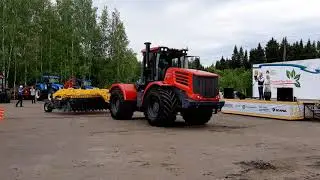 День поля Кировской области. Трактор 
