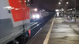 Семёрка в Крым снова в ходу, ЭП2К-273 с поездом №7 Санкт-Петербург - Севастополь едет по Москве