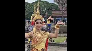 ក្បួនដង្ហែរដ៏អស្ចារ្យ នៅប្រាសាទអង្គរវត្ត