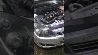 Где находятся мозги у опель астра?