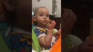 26 11 2019 Вероника ест хлеб