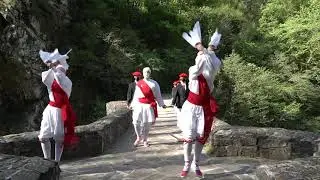 ⚔ Santa Krutz eguneko Ezpata-Dantzaren bideoa Unanibia zubitik