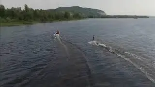 Вейкборд за надувной лодкой.