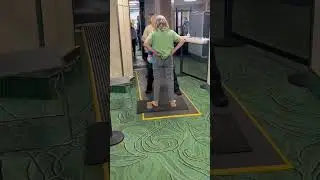 TSA did this lady dirty ‼️ Made her give herself a wedgie 😂😂