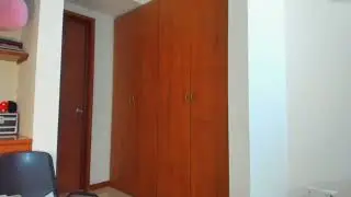 Latina Mostrando su Cuerpo Hot