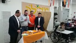 הנהלת איחוד הצלה בהדלקת נר ראשון של חנוכה בעל