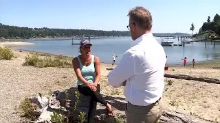 Photo op with octopus in Wash. turns painful
