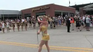 Golden Girl Alexa Phillips Performs