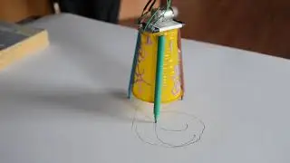 Робот художник