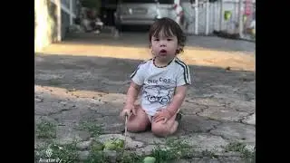 Маленький певец )