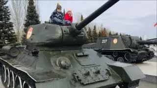 Привет от внуков! Женя и Настя,  Максим.  Апрель 2023 год.