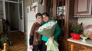 С утра готовлю плов семье) простыла- саплю😩) сели обедать 😘