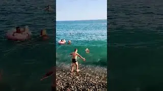 Имеретинка Адлер прямо сейчас на море. Волны, но так хорошо 👍 🌊🌊🌊 28.07.24