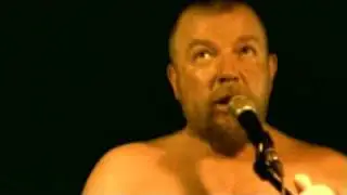 за столик заплатил