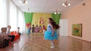 Показ мод. Группа "Цветик-семицветик"