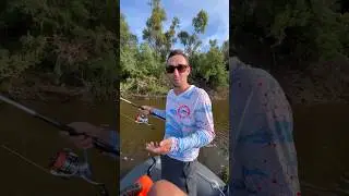 Клюнула небольшая щучка #рыбалка #спиннинг #щука