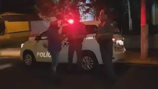 ENTREGANDO PRESENTE DE NATAL PARA A POLÍCIA , E PEDINDO PARA POLÍCIA REPASSAR O PRESENTE !