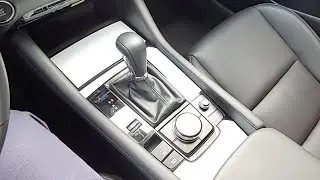 How to Operate an Automatic Transmission When Parking a Car?