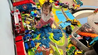 ELSA AND ANA  PLAYING WITH #pawpatrol  #kineticsand  #toys #funny #kidsvideo