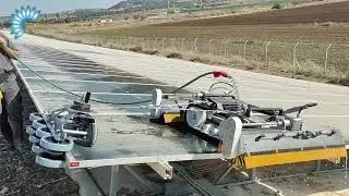 ניקיון מערכת סולארית בדופן מאגר באמצעות רובוט הניקוי SolarCleano M1 בשילוב אביזר הSafety Glider