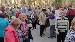 31.03.2024.💃🥰👍Она не любит одиночество.Стас Михайлов.В Гомельском парке.