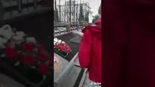 Тиктокер из Витебска заплевал воинский мемориал.