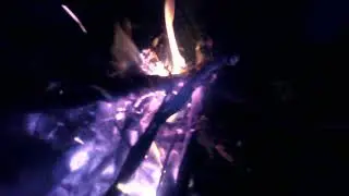 Вспышки от веток и сноп искр